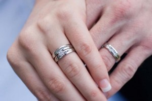 wedding-rings-hands-pictures-d1vz8l1s
